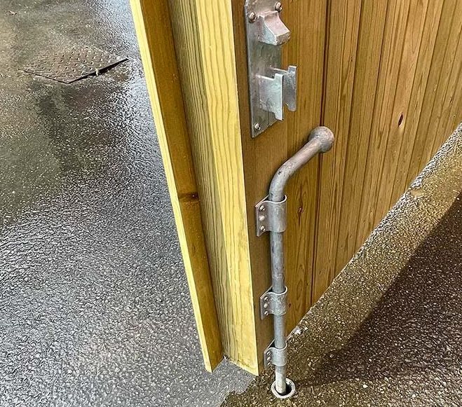 Fermeture de portail à boulon